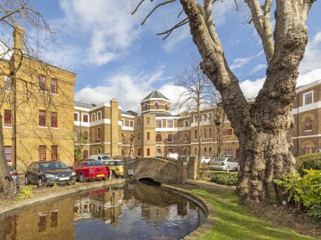 Apartment for rent in London Borough of Ealing, Hanwell