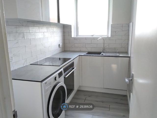 House for rent in Whitton, Greater London
