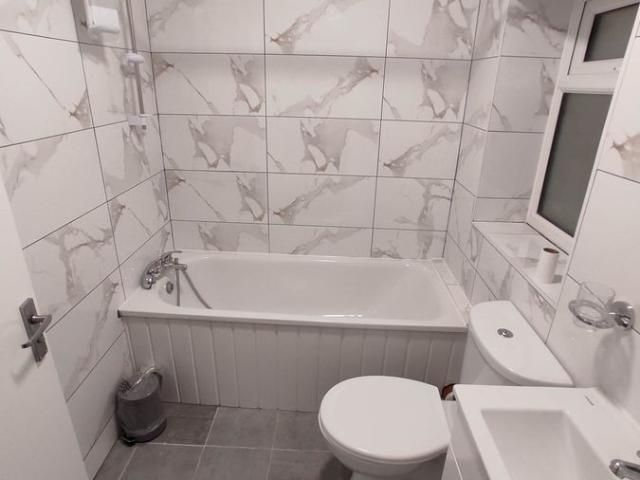 Room for rent in Whitton, Greater London