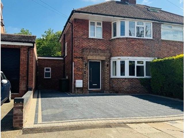 House for rent in Canons Park, Greater London