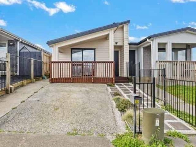 Townhouse for rent in Awhitu