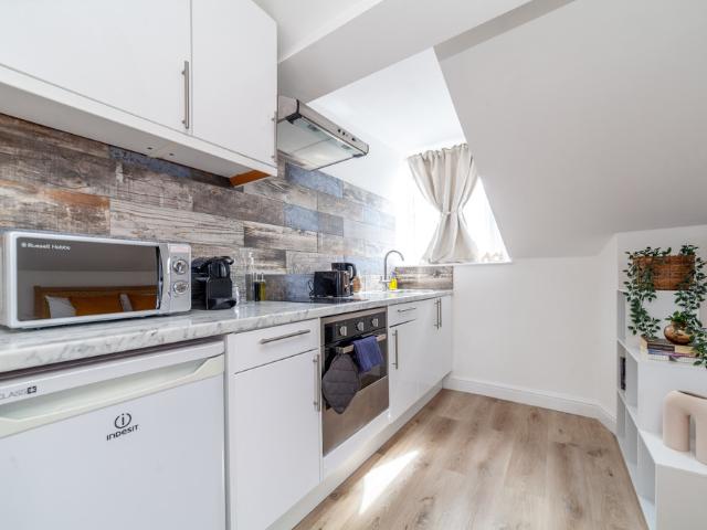 Studio for rent in Brownswood Park, Stoke Newington