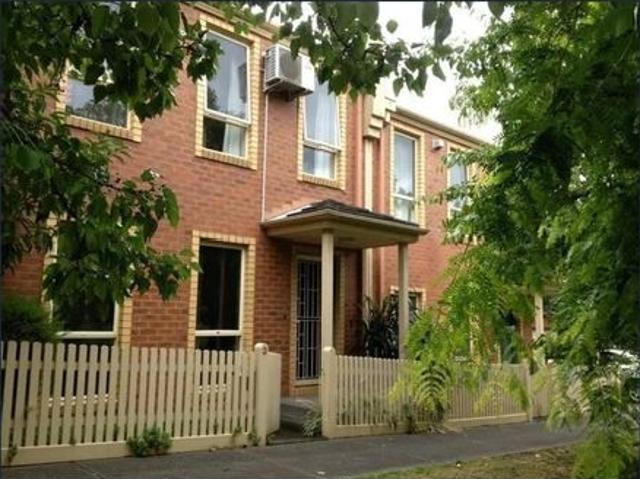 Townhouse for rent in Camerons Creek, Victoria