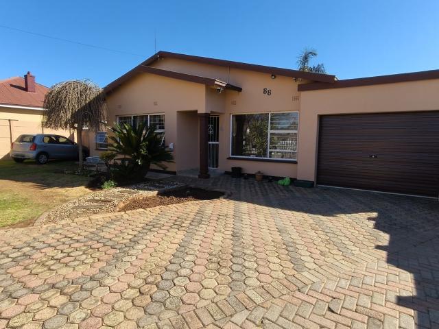 Apartment for rent in Krugersdorp West, Mogale City Local Municipality