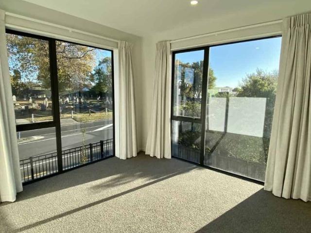 Townhouse for rent in Chaslands, Canterbury