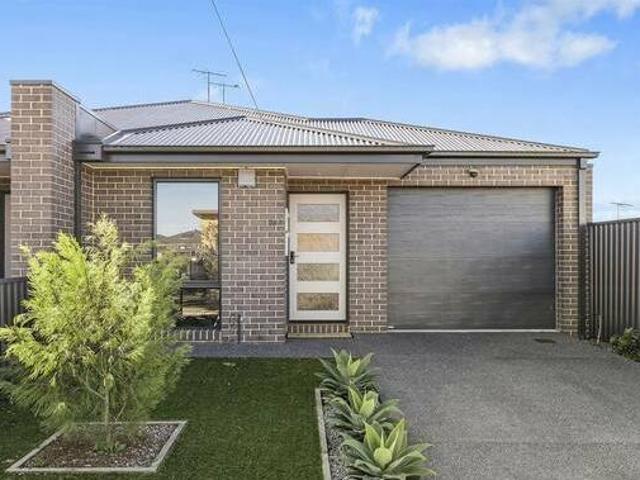 House for rent in Victoria