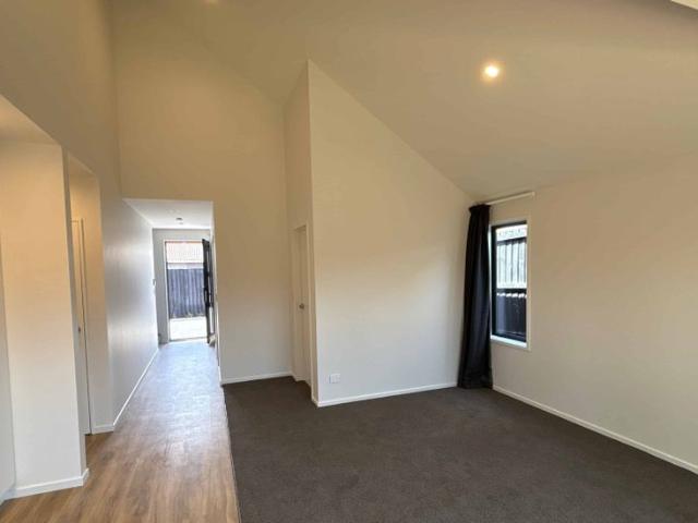 Townhouse for rent in Heathcote, Canterbury