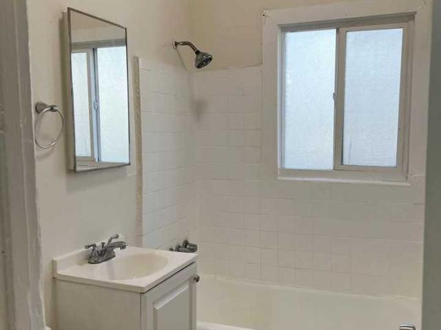 Apartment for rent in Canoga Park, California