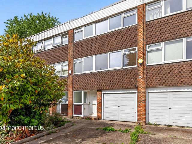 Apartment for rent in London Borough of Croydon, Addiscombe