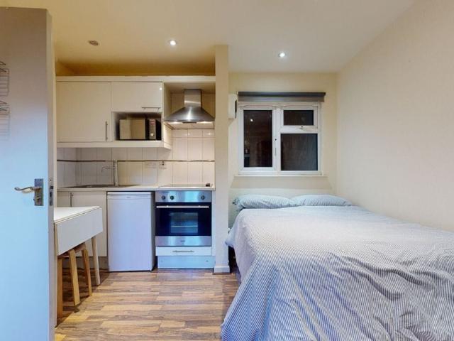 Studio for rent in Cricklewood, Greater London