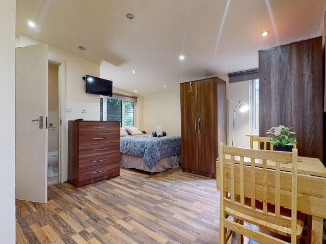 Studio for rent in Cricklewood, Greater London