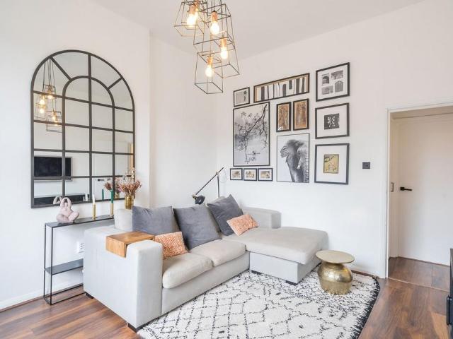 House for rent in Queen's Park, Greater London