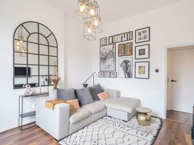 Apartment for rent in Queen's Park, Greater London