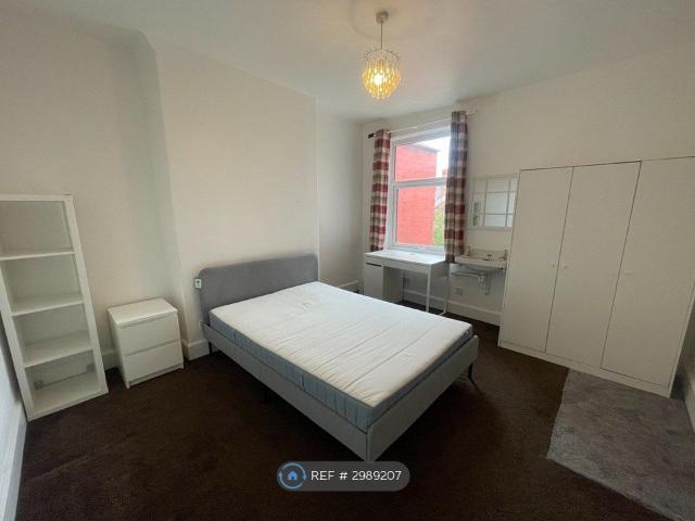 Room for rent in Northgate Village, Two Mills