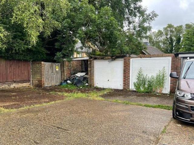 House for rent in Surrey