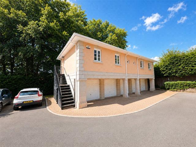 Apartment for rent in Harestock, Hampshire