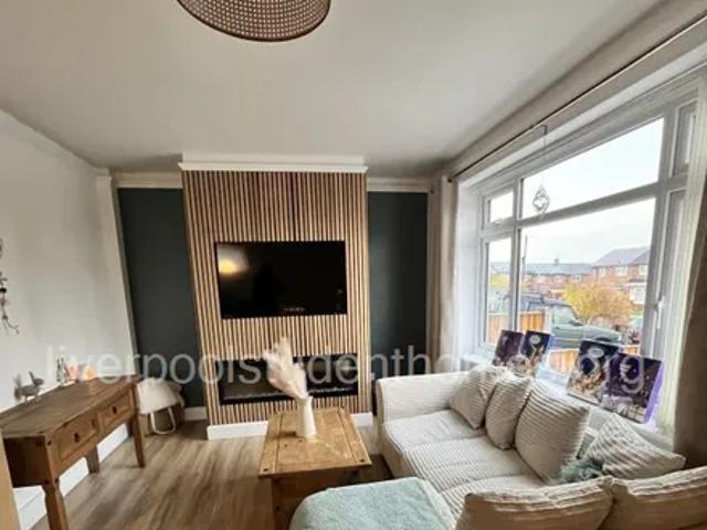 House for rent in Calderstones