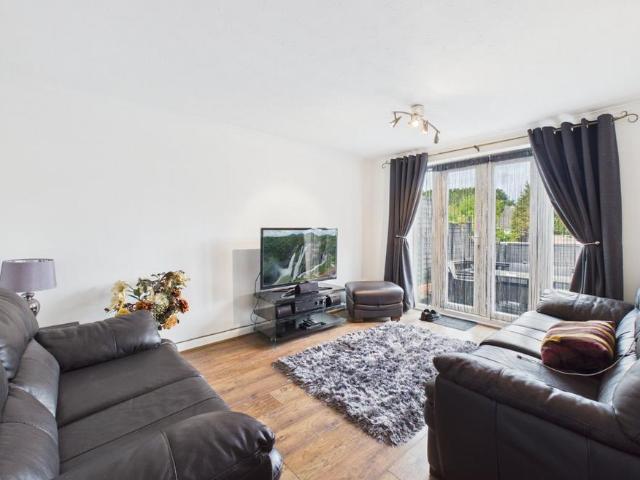 Apartment for rent in Heol-las, Surrey