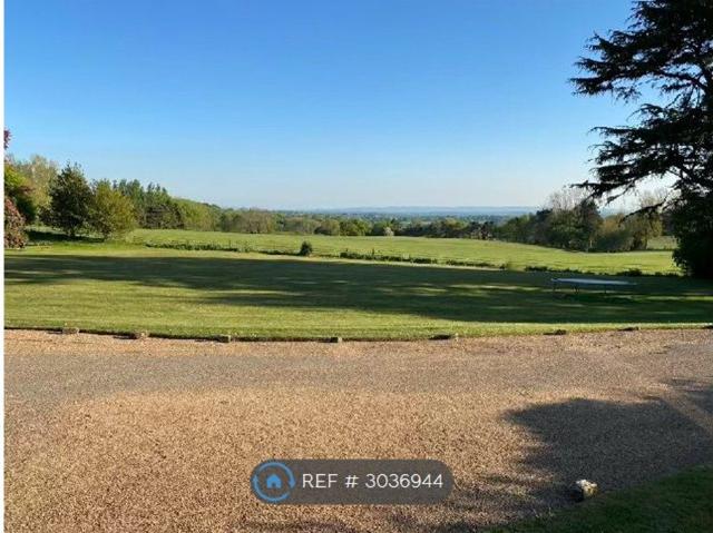 Apartment for rent in West Hoathly, Perryfields