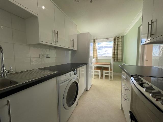 Apartment for rent in Cowley, Greater London