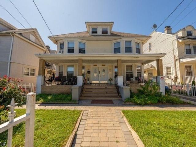 House for sale in Elizabeth, New Jersey