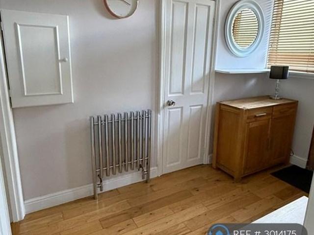 Apartment for rent in Southfields, Greater London