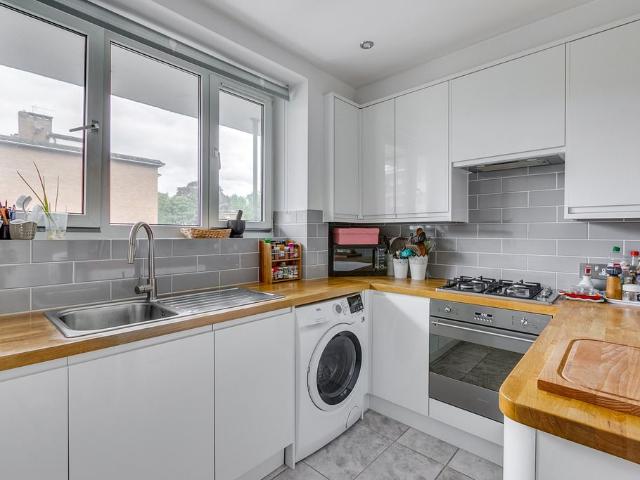 Apartment for rent in Southfields, Greater London