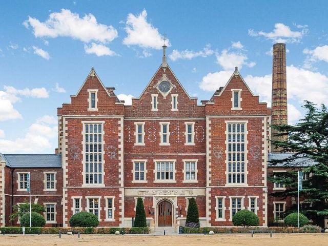 Apartment for rent in St George's Gardens, Greater London