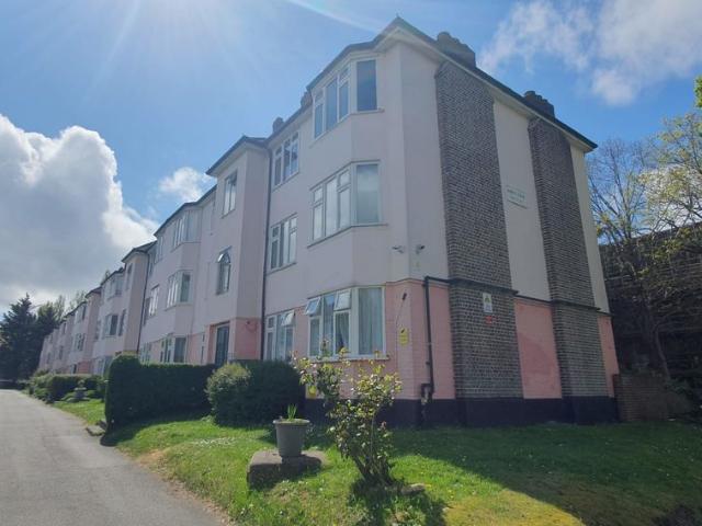 Apartment for rent in Grove Park Estate, Greater London