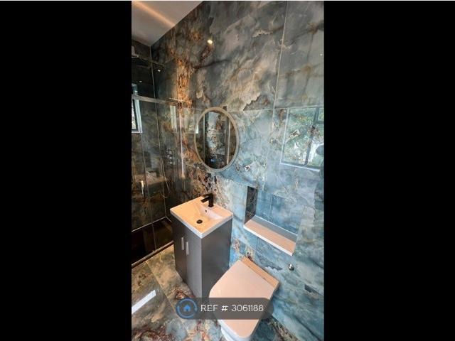 Apartment for rent in Grove Park Estate, Greater London