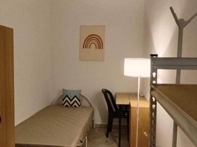 Room for rent in Taman Bukit Serdang Seksyen 5, Majlis Bandaraya Subang Jaya