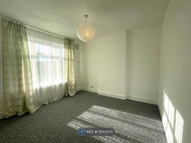 Apartment for rent in Chingford Mount, Highams Park