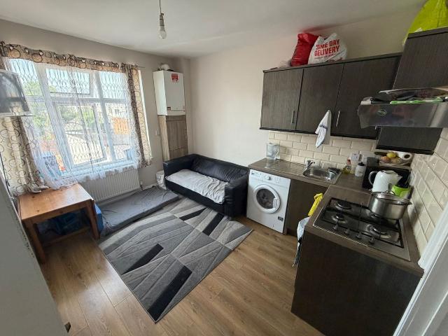 House for rent in Chingford Mount, Highams Park