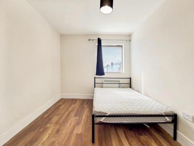 Apartment for rent in Chingford Mount, Greater London
