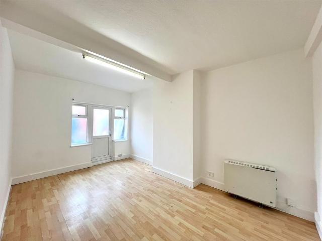 Apartment for rent in Chingford Mount, Highams Park