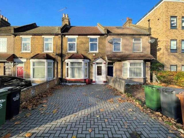 House for rent in South Chingford, Highams Park