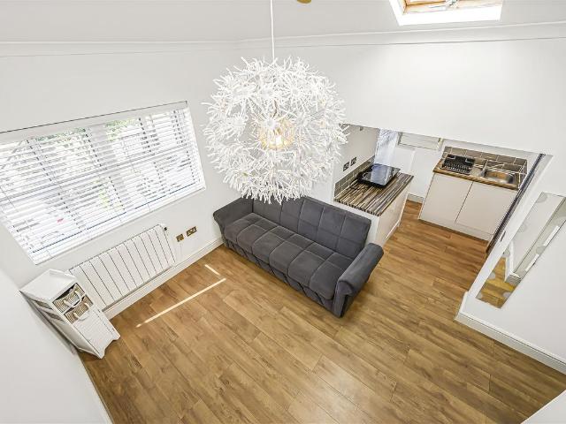 Studio for rent in Chapel End, Highams Park