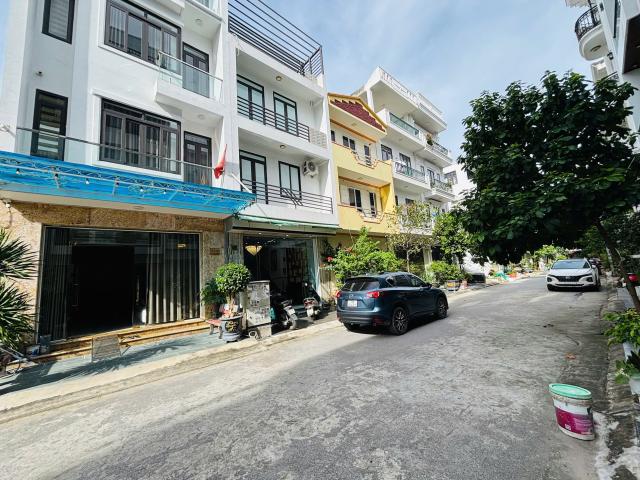 Nhà mặt phố bán