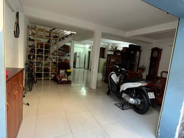 Nhà mặt phố bán