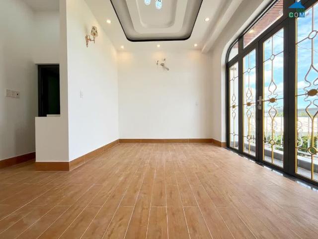 Nhà mặt phố bán