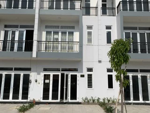 Nhà mặt phố bán