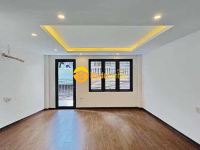 Nhà mặt phố bán