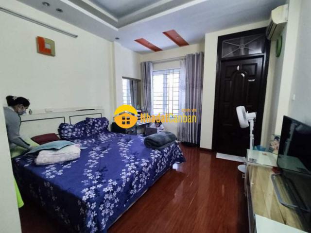 Nhà mặt phố bán