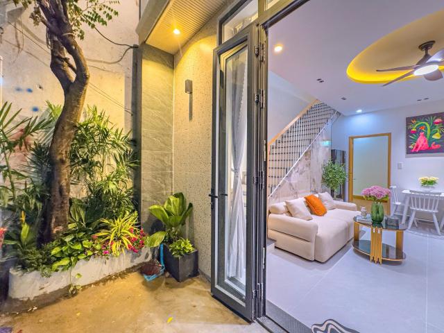 Nhà mặt phố bán