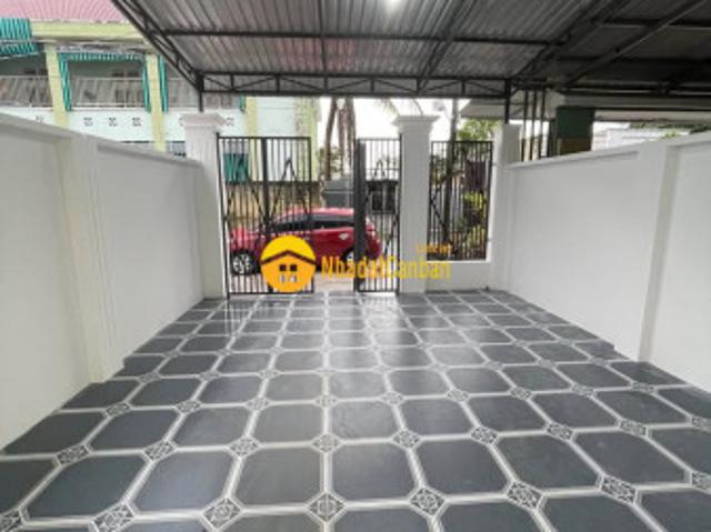 Nhà mặt phố bán