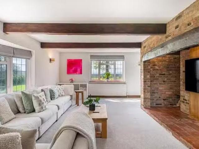 Apartment for rent in Rout's Green, Bledlow Ridge