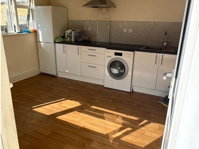 Studio for rent in Berrick Salome, Oxfordshire
