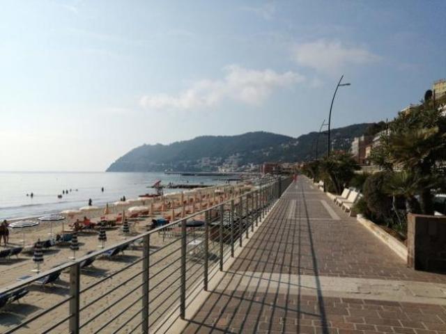 Locale Commerciale in vendita a Alassio, Liguria
