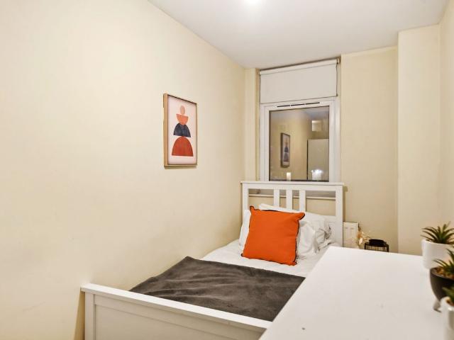 Room for rent in Maida Hill, Greater London