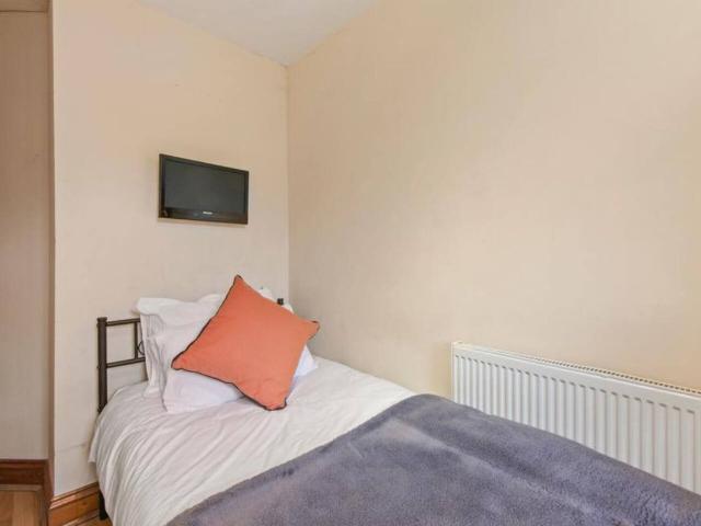 Room for rent in Maida Hill, Greater London